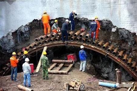 赤峰隧道钢花管支护案例